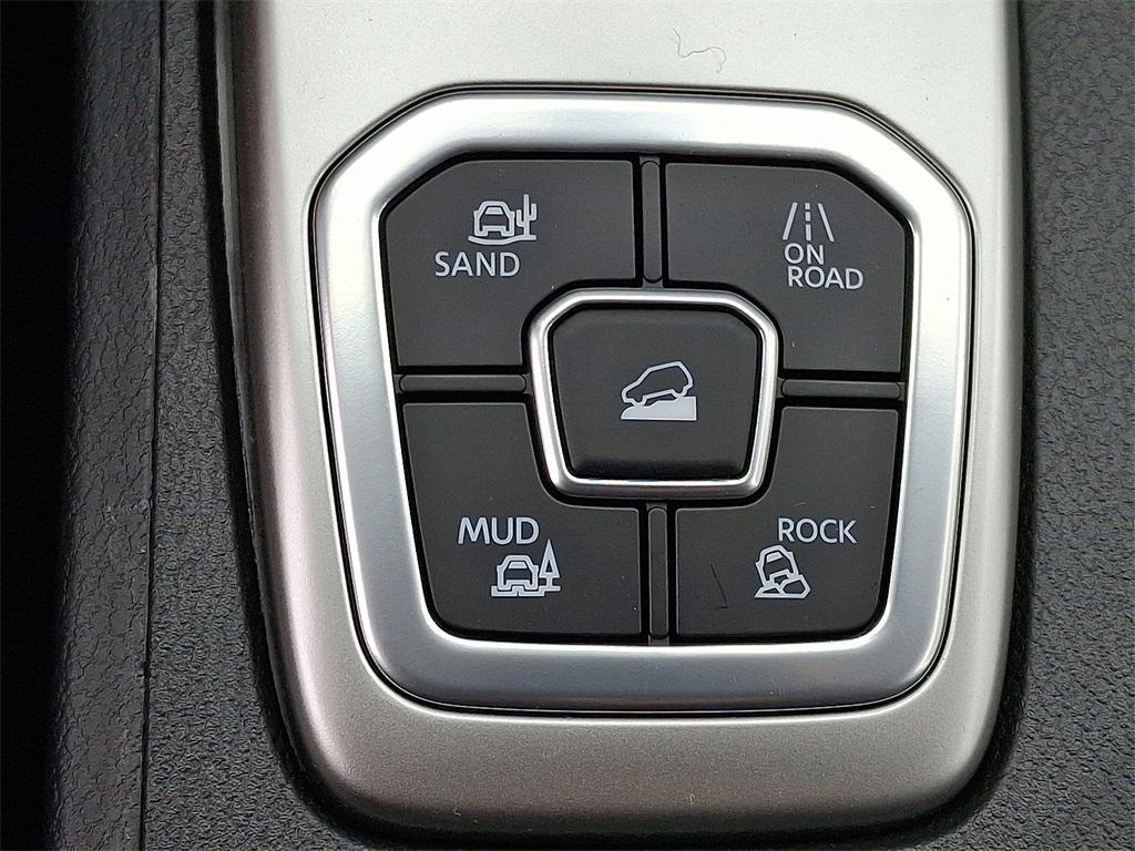 new 2026 Nissan Frontier car, priced at $40,762