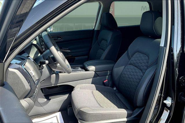 new 2025 Nissan Pathfinder car, priced at $35,372