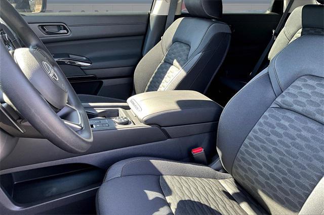 new 2025 Nissan Pathfinder car, priced at $35,527