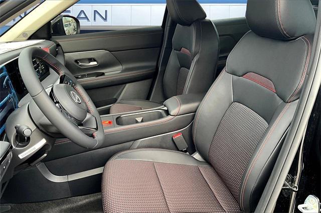 new 2025 Nissan Kicks car, priced at $28,984