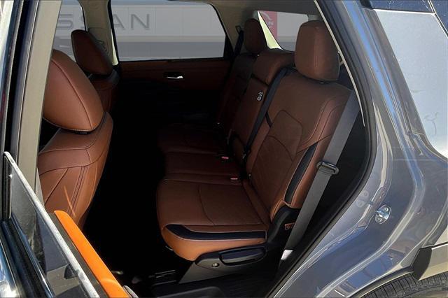 new 2025 Nissan Pathfinder car, priced at $48,051