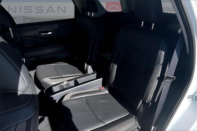 new 2025 Nissan Pathfinder car, priced at $45,124
