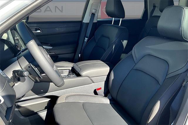new 2025 Nissan Pathfinder car, priced at $45,124