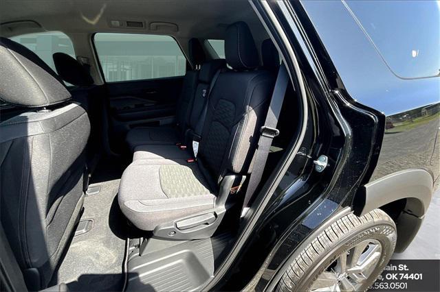 new 2025 Nissan Pathfinder car, priced at $37,076