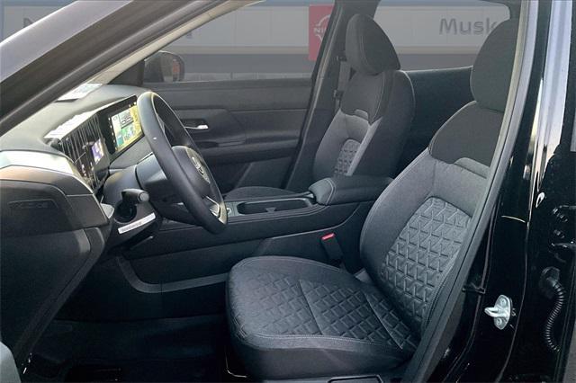 new 2025 Nissan Kicks car, priced at $25,580
