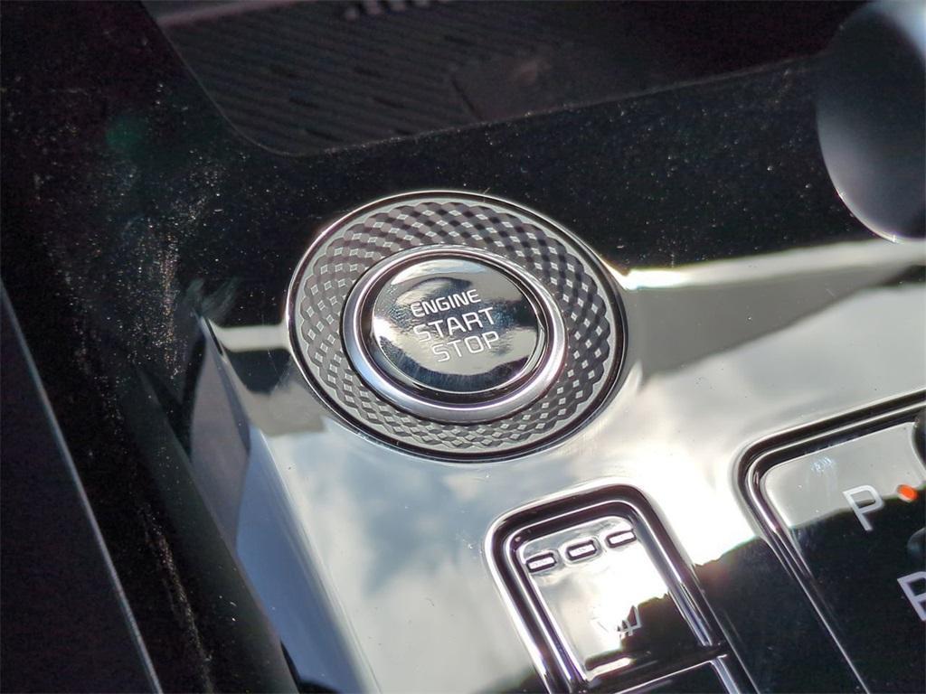 new 2025 Kia Niro car, priced at $30,645
