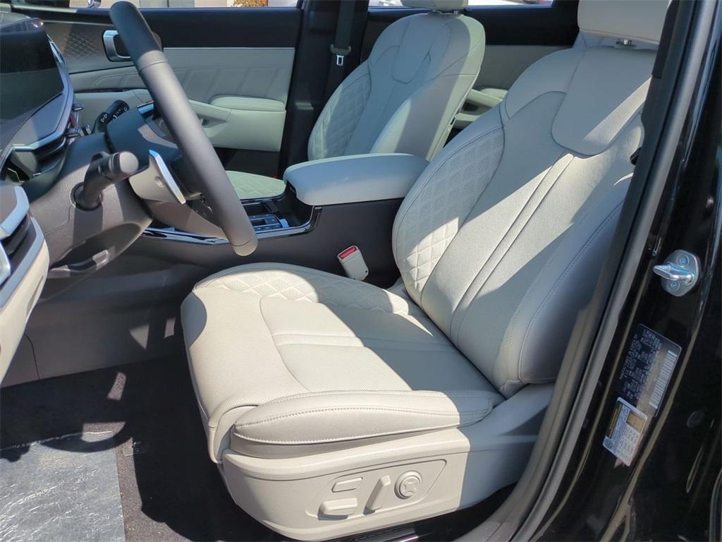 new 2025 Kia Sorento Hybrid car, priced at $46,030