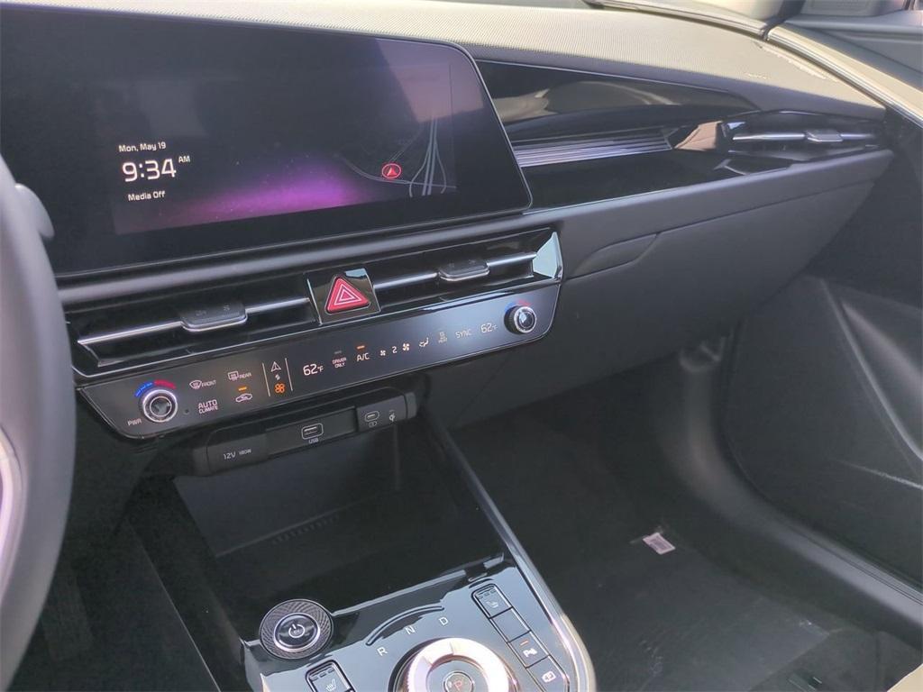 new 2025 Kia Niro EV car, priced at $33,670