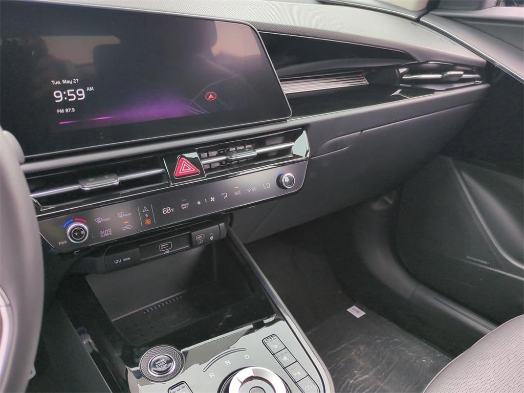 new 2025 Kia Niro Plug-In Hybrid car, priced at $40,860