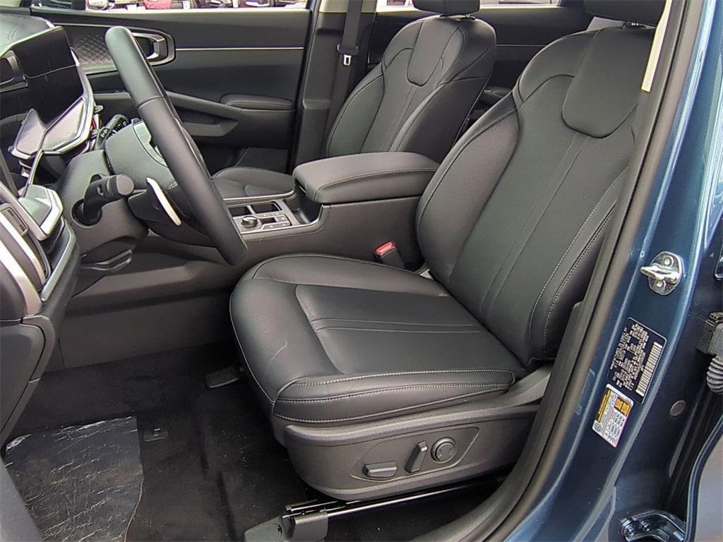 new 2025 Kia Sorento Hybrid car, priced at $39,130
