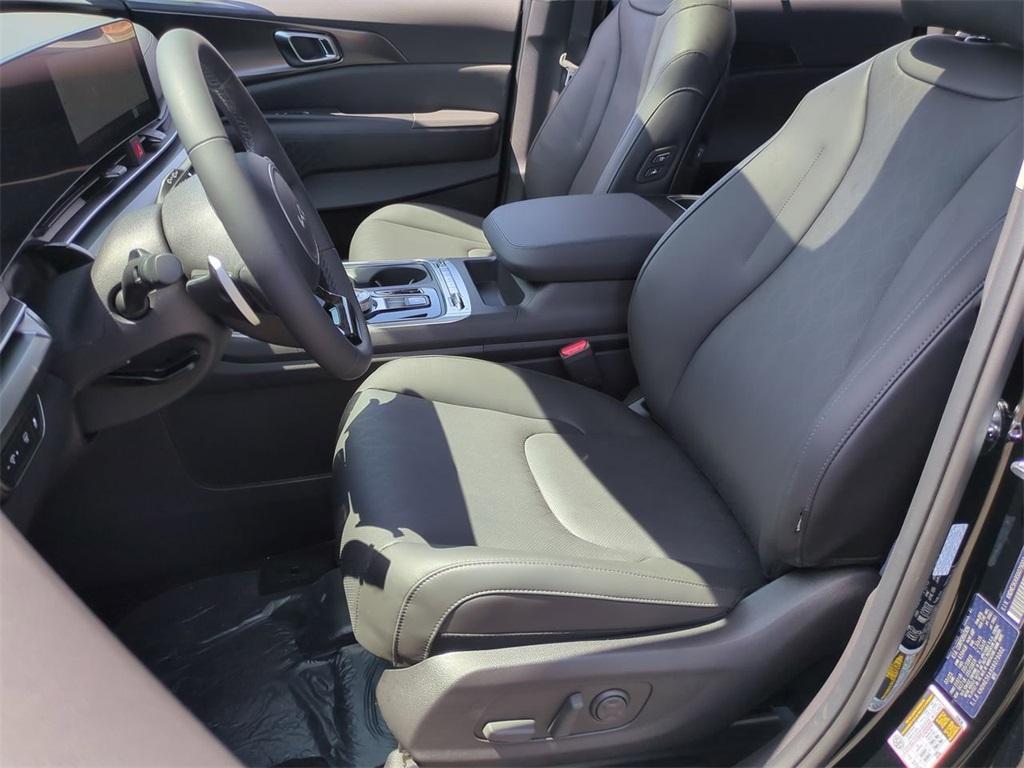new 2025 Kia Carnival Hybrid car, priced at $50,095
