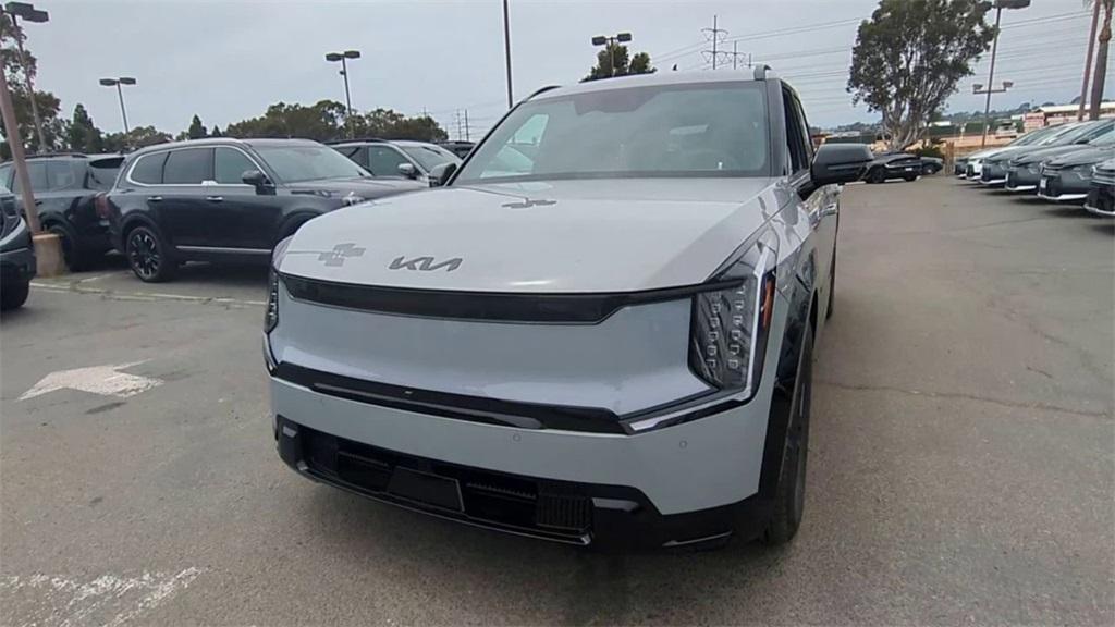 new 2026 Kia EV9 car, priced at $68,010