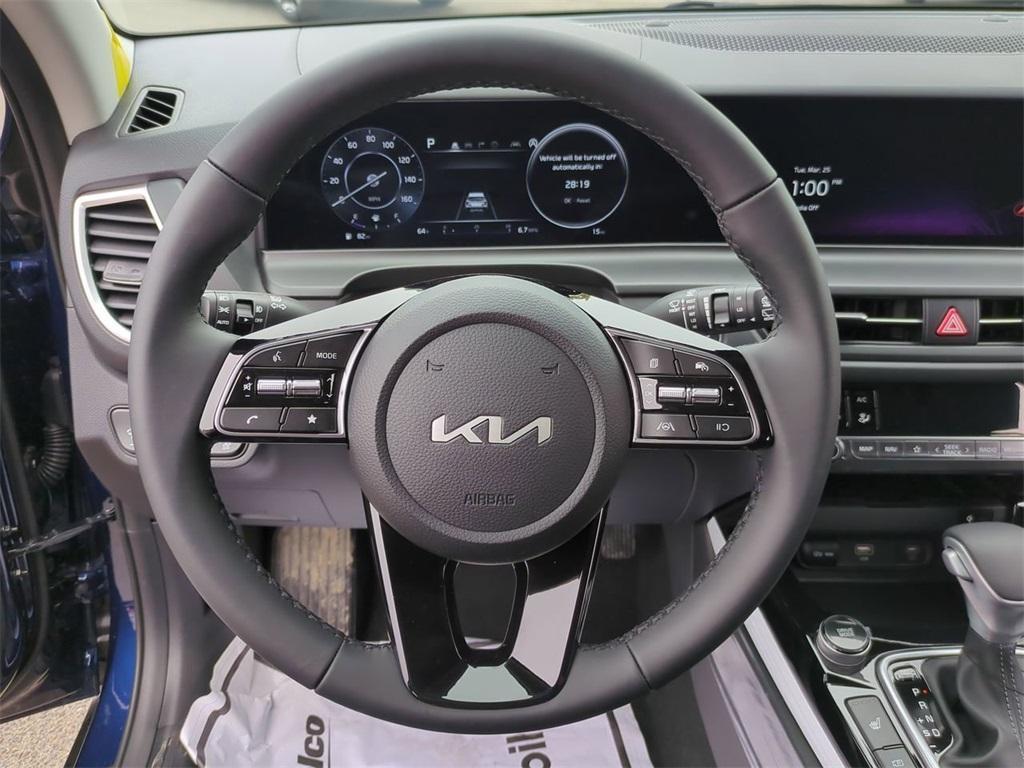 new 2025 Kia Seltos car, priced at $28,725