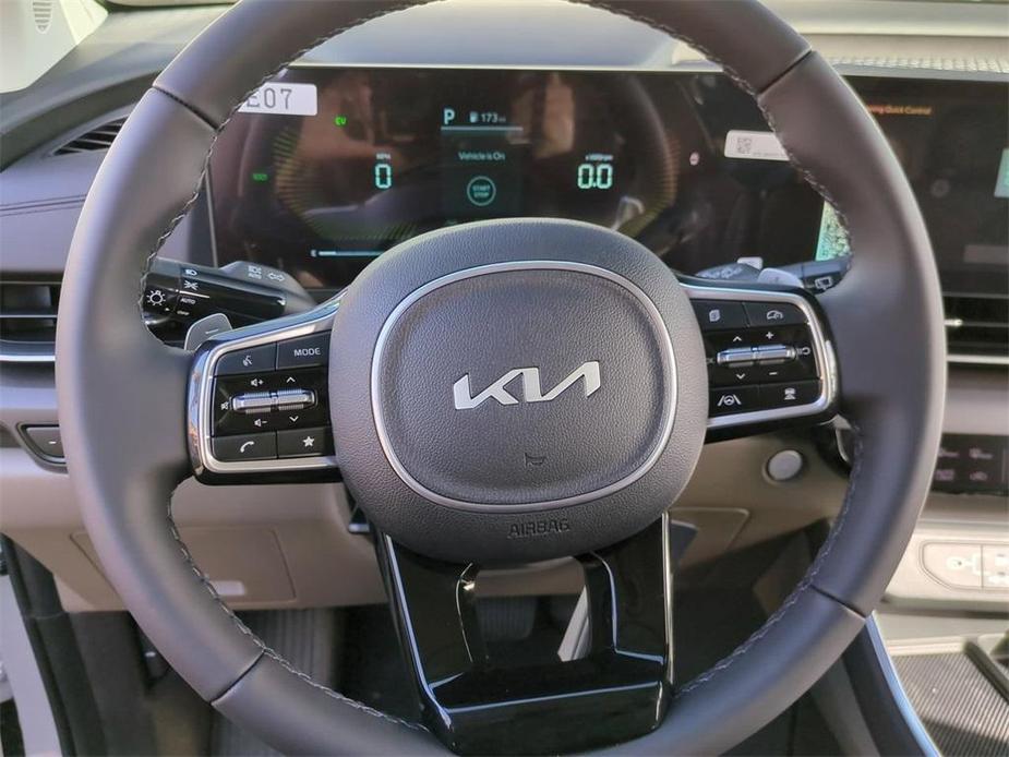 new 2025 Kia Carnival car, priced at $44,855