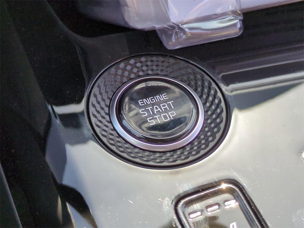 new 2025 Kia Niro Plug-In Hybrid car, priced at $35,555