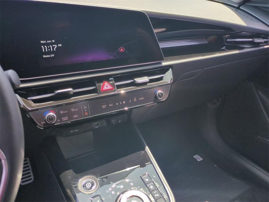 new 2025 Kia Niro EV car, priced at $38,065