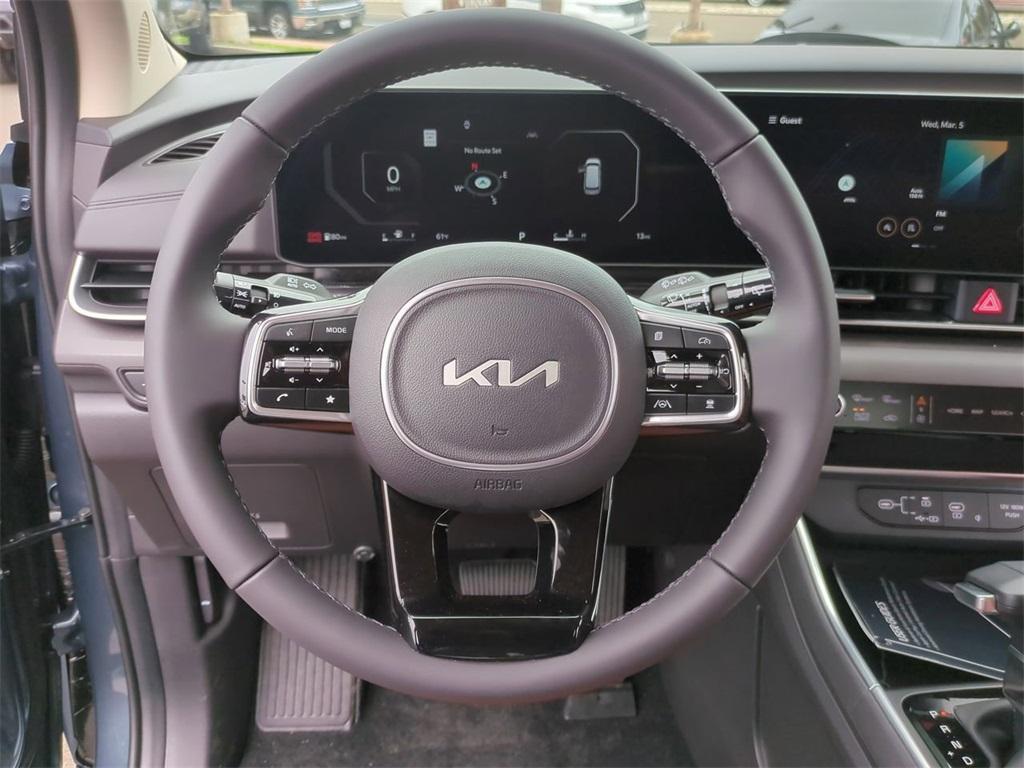 new 2025 Kia Carnival car, priced at $47,095