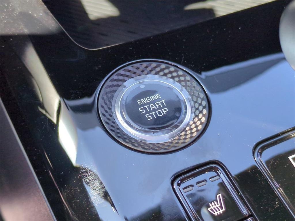 new 2025 Kia Niro car, priced at $30,360