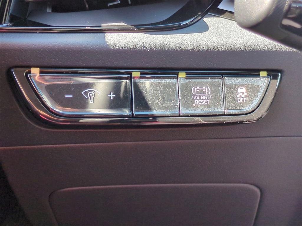 new 2025 Kia Niro car, priced at $30,360
