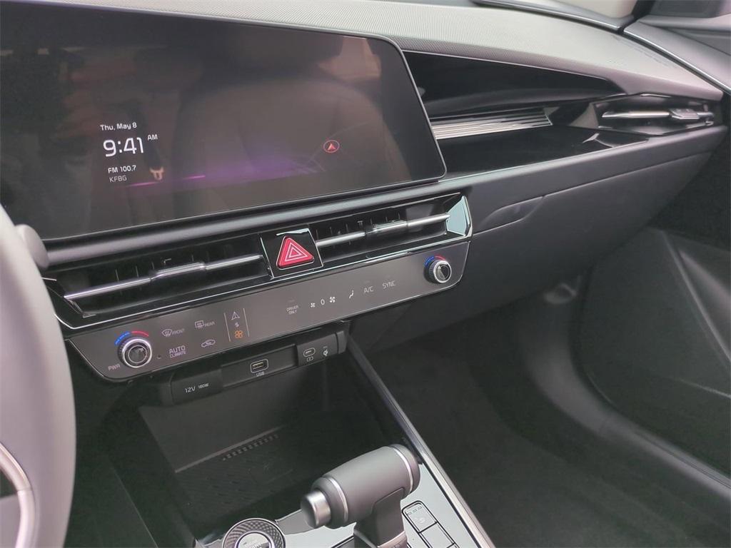 new 2025 Kia Niro car, priced at $30,360