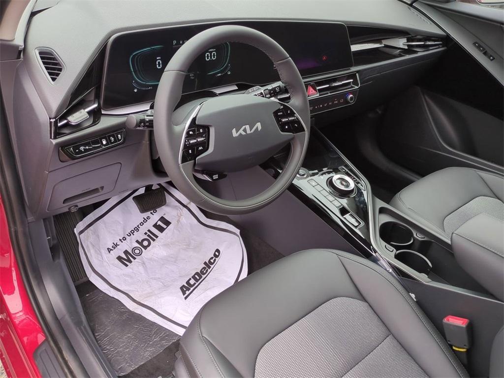 new 2025 Kia Niro Plug-In Hybrid car, priced at $35,555