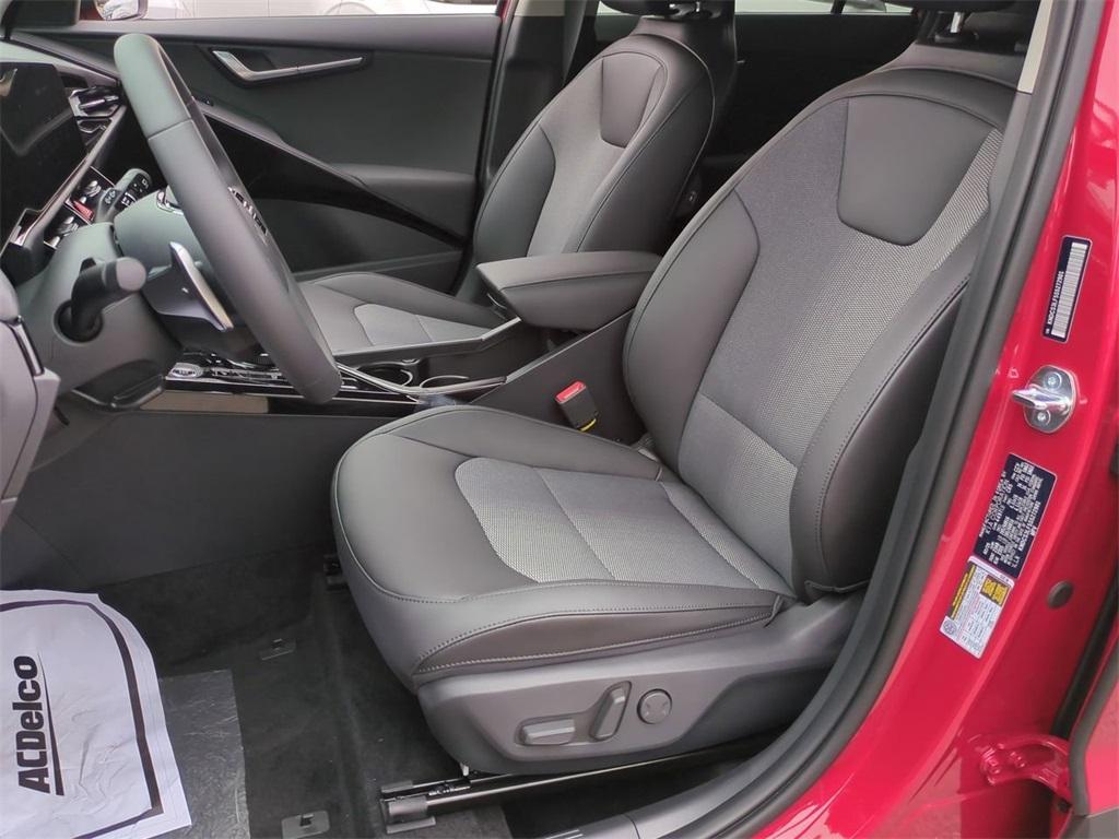 new 2025 Kia Niro Plug-In Hybrid car, priced at $35,555