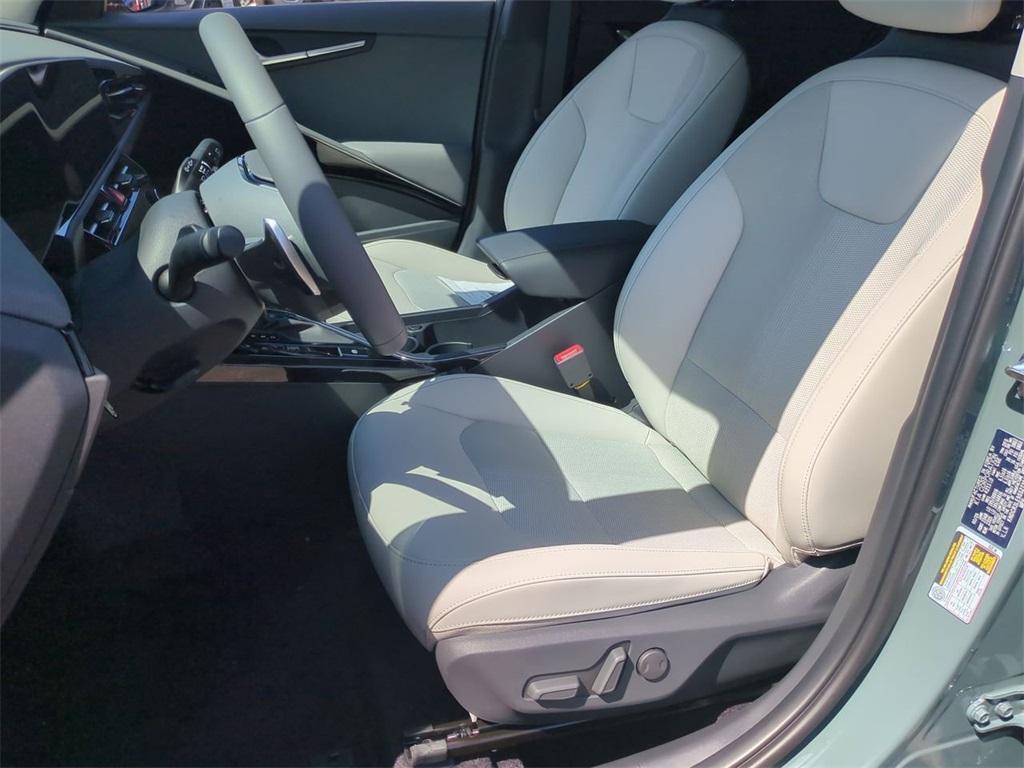 new 2025 Kia Niro car, priced at $28,960