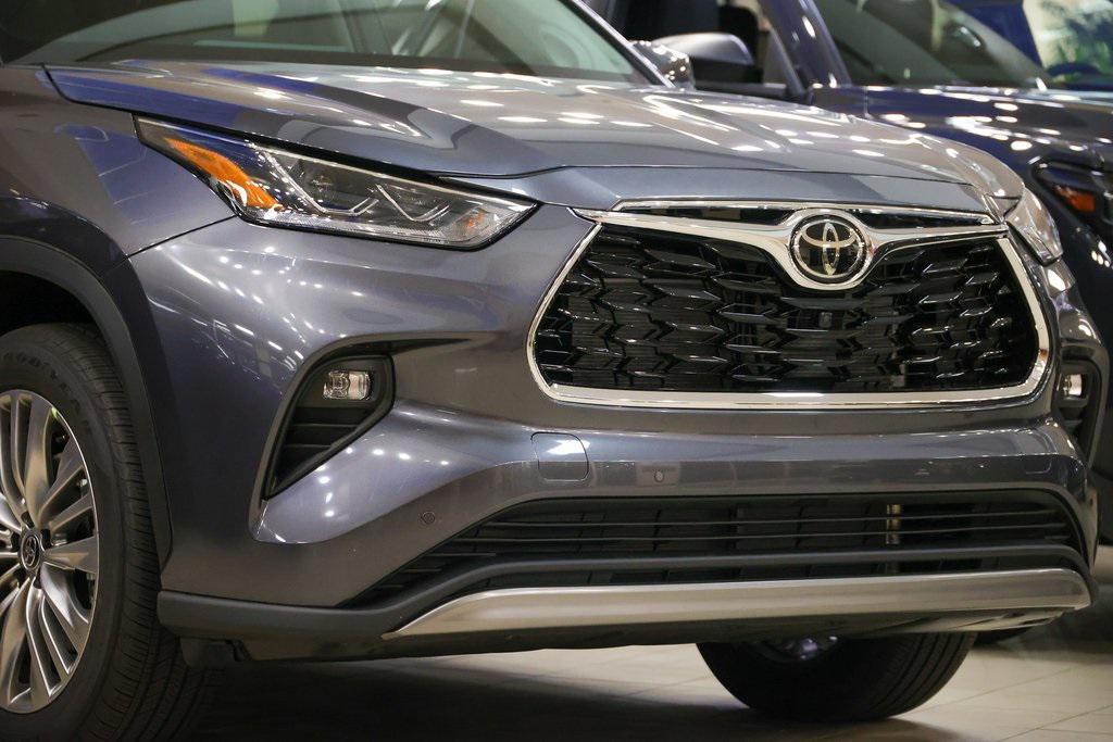 new 2025 Toyota Highlander car, priced at $55,812