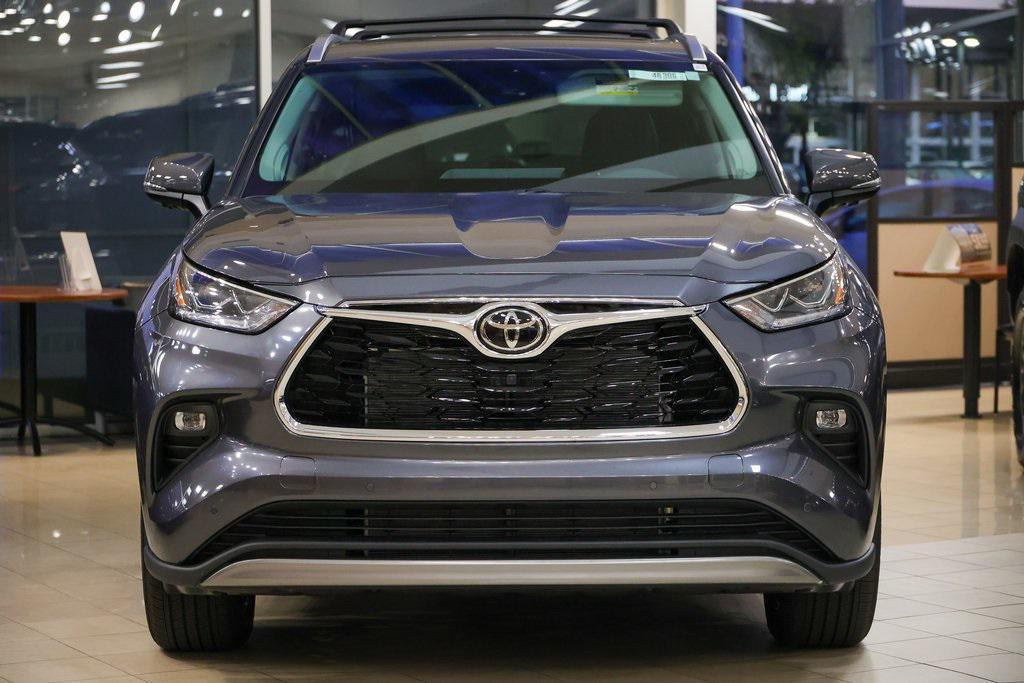 new 2025 Toyota Highlander car, priced at $55,812