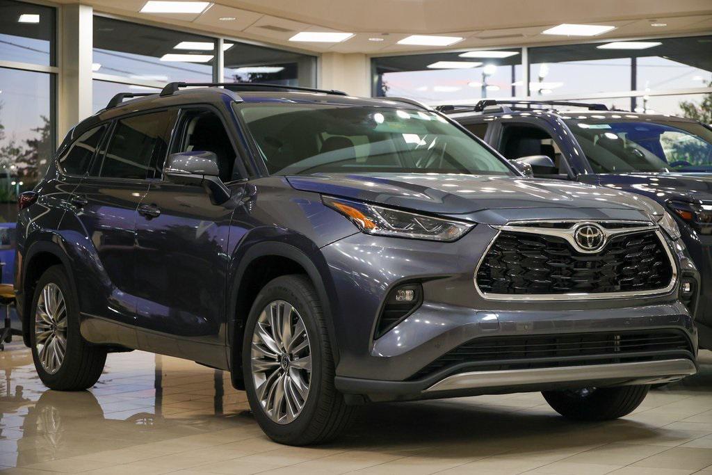 new 2025 Toyota Highlander car, priced at $55,812