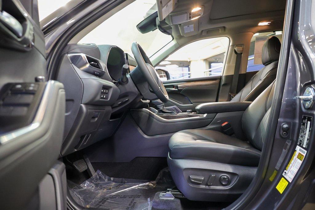 new 2025 Toyota Highlander car, priced at $55,812