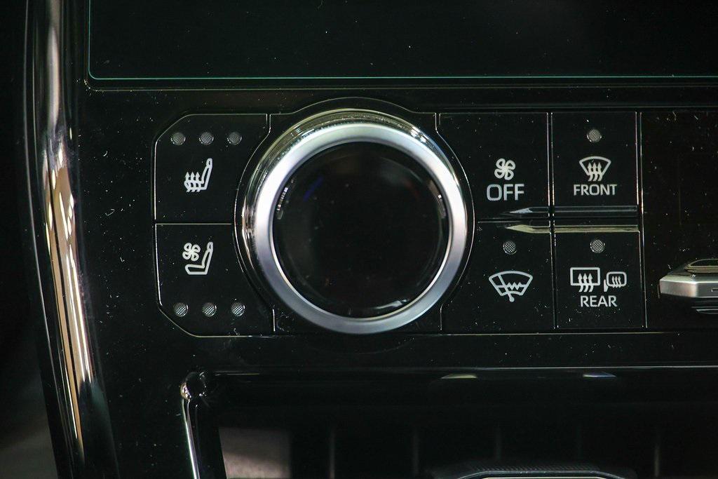 new 2025 Toyota Highlander car, priced at $55,812