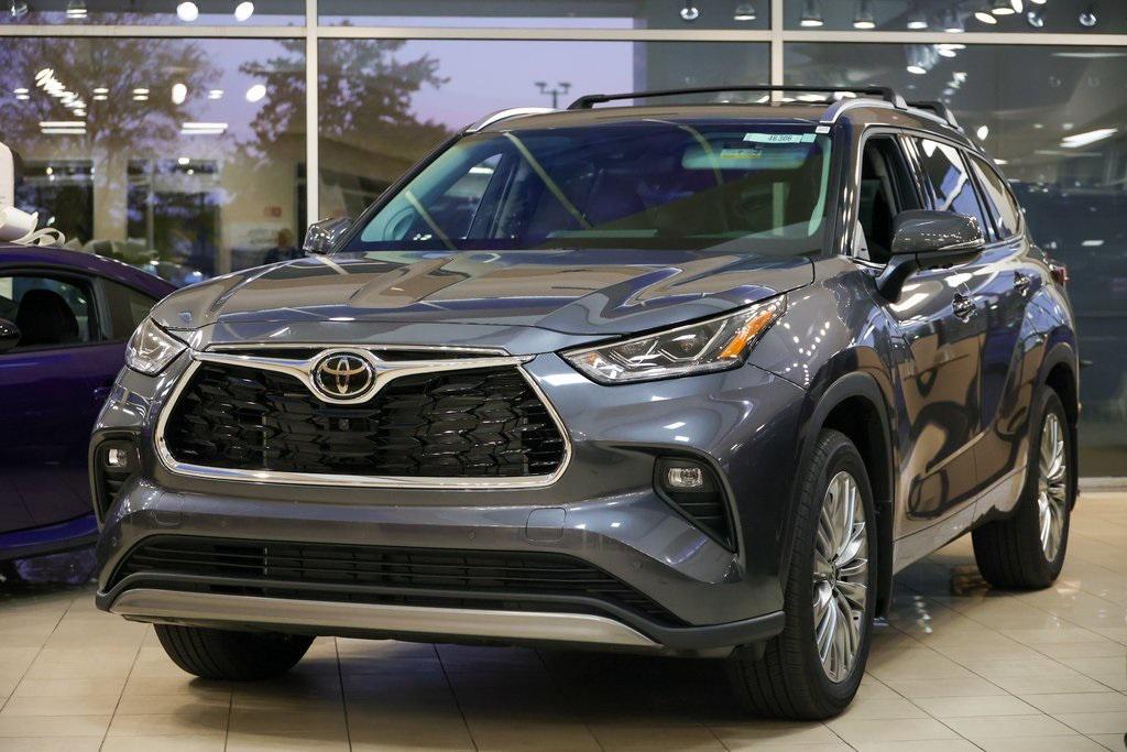 new 2025 Toyota Highlander car, priced at $55,812