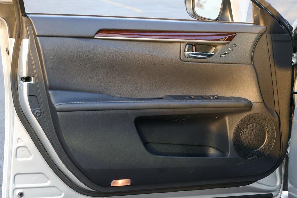 used 2015 Lexus ES 350 car, priced at $18,999