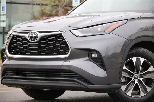 used 2022 Toyota Highlander car, priced at $40,499