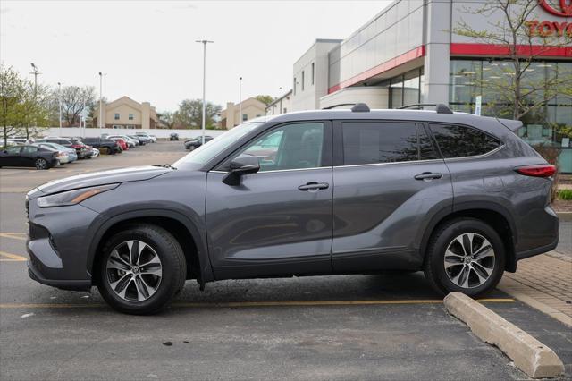 used 2022 Toyota Highlander car, priced at $40,499