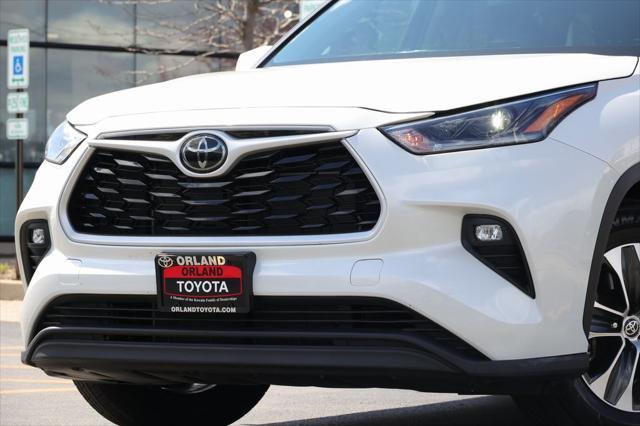 used 2021 Toyota Highlander car, priced at $38,599