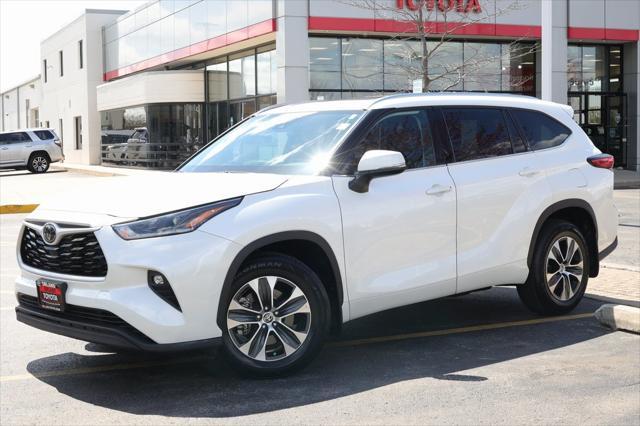used 2021 Toyota Highlander car, priced at $38,599