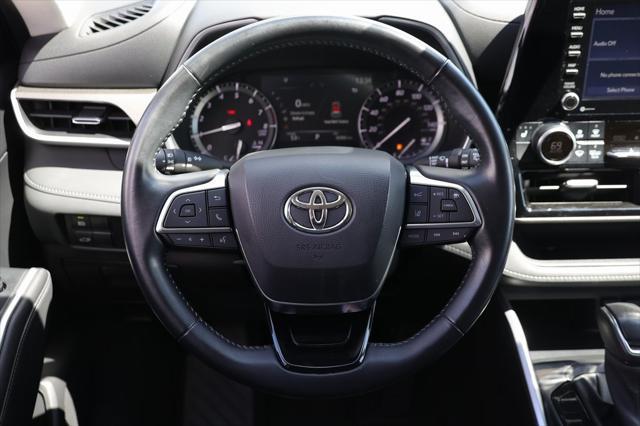 used 2021 Toyota Highlander car, priced at $38,599