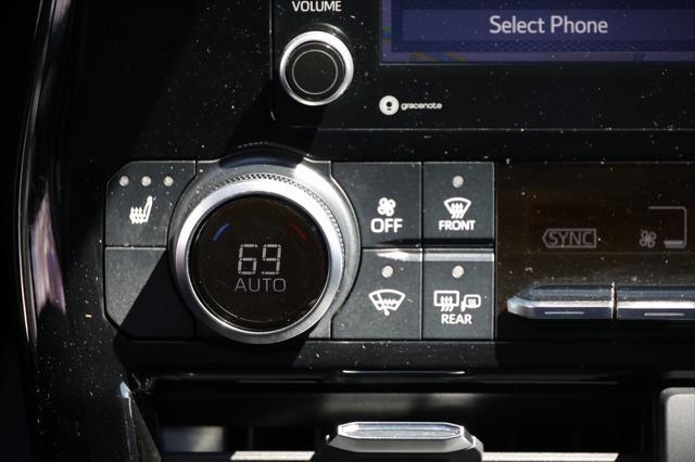 used 2021 Toyota Highlander car, priced at $38,599
