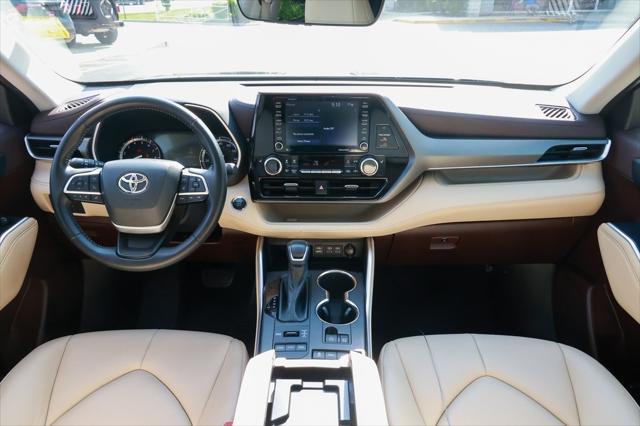 used 2022 Toyota Highlander car, priced at $41,999
