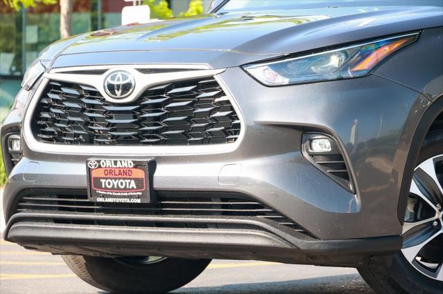 used 2022 Toyota Highlander car, priced at $41,999