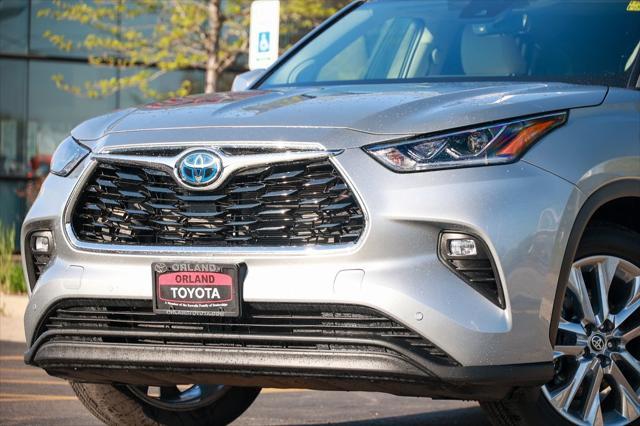 used 2024 Toyota Highlander Hybrid car, priced at $52,999