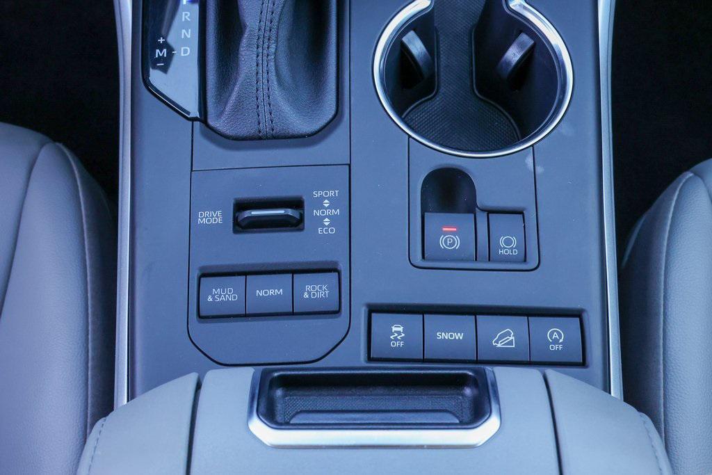 used 2022 Toyota Highlander car, priced at $38,999