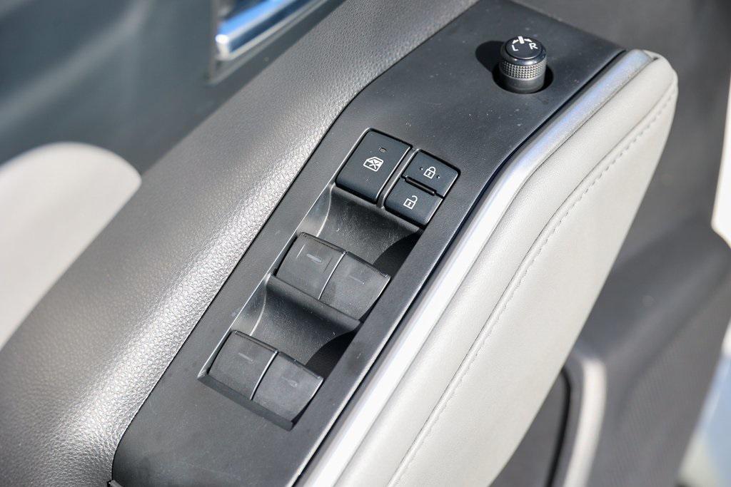 used 2022 Toyota Highlander car, priced at $38,999