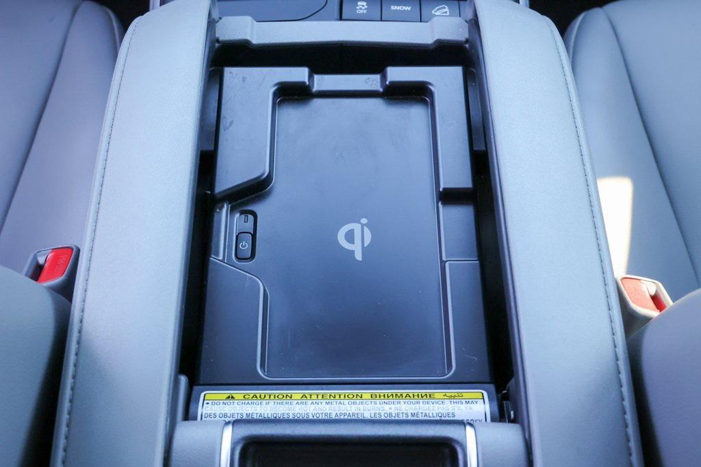 used 2022 Toyota Highlander car, priced at $38,999