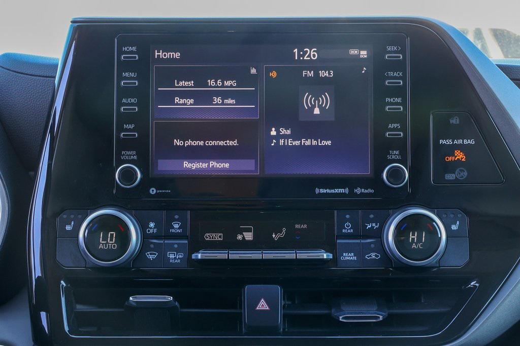 used 2022 Toyota Highlander car, priced at $38,999