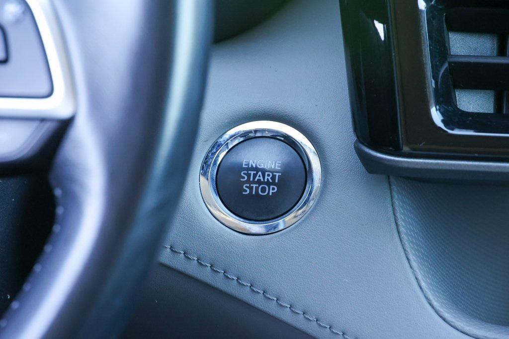 used 2022 Toyota Highlander car, priced at $38,999