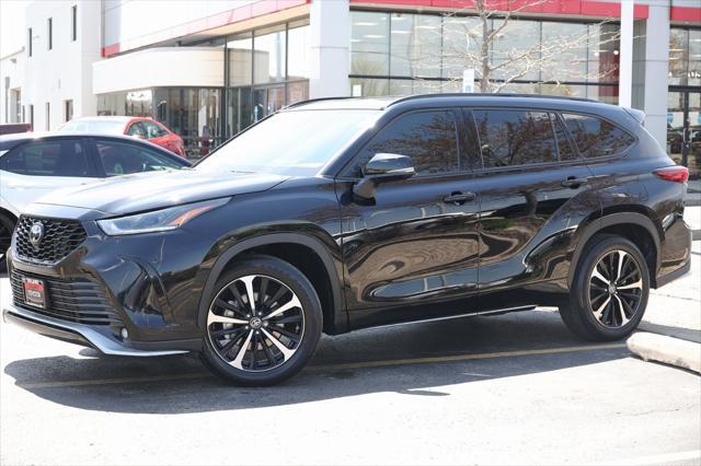 used 2022 Toyota Highlander car, priced at $40,799