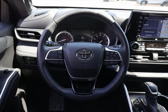 used 2022 Toyota Highlander car, priced at $40,799